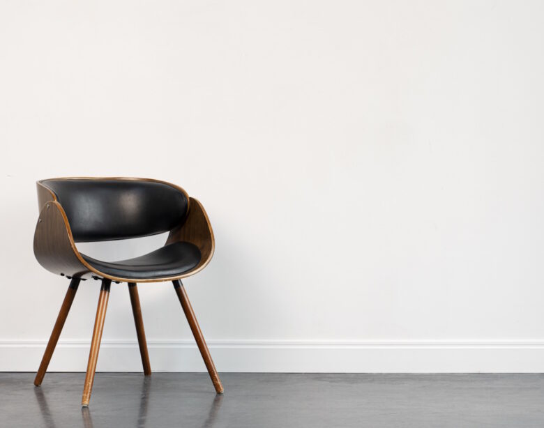 krzesla rustykalne a nowoczesne wnetrza